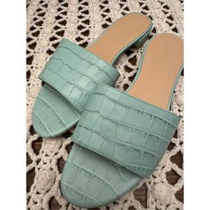 Stuart Weitzman Catherine croc effect leather slides size 9.5, green in color, n